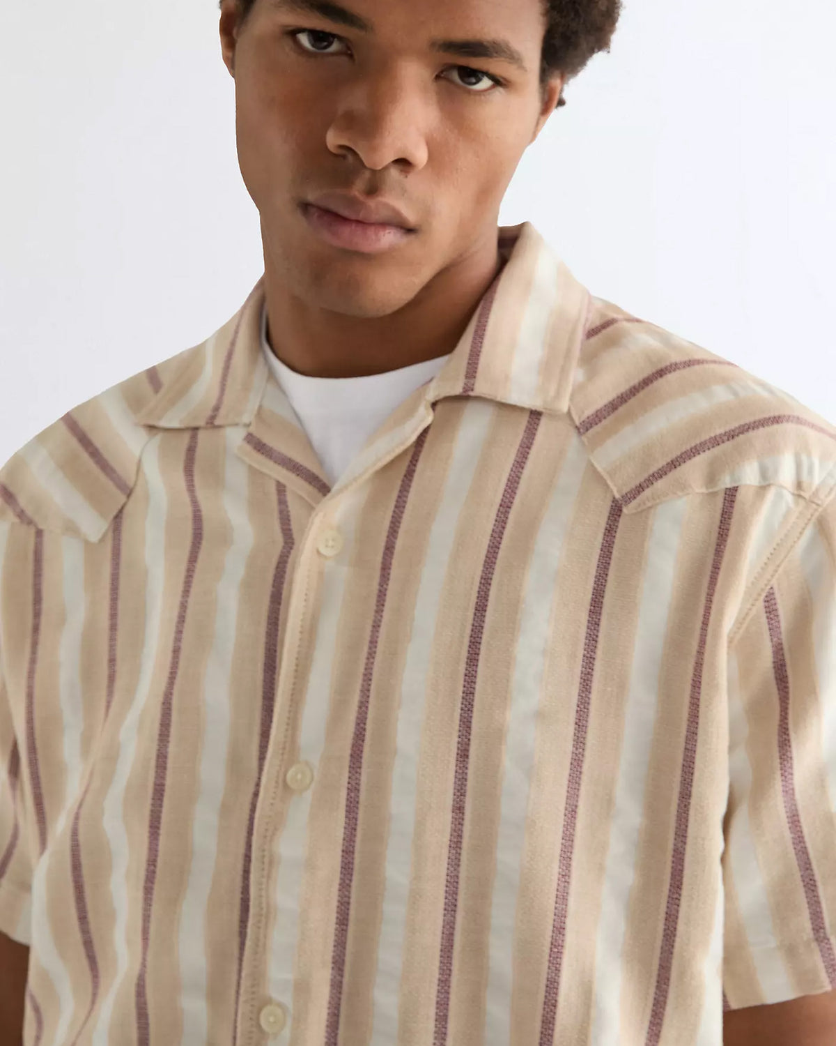 Wrangler S/S Resort Shirt - Tan / Ruby Wine