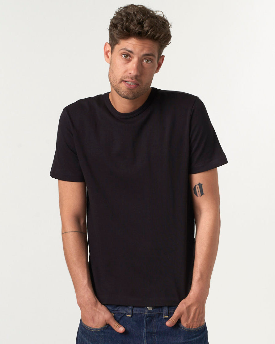 Merz b. Schwanen Good Originals 215 7.2oz Classic Fit Loopwheeled Tee - Deep Black | Merz b. Schwanen T Shirts | JEANSTORE