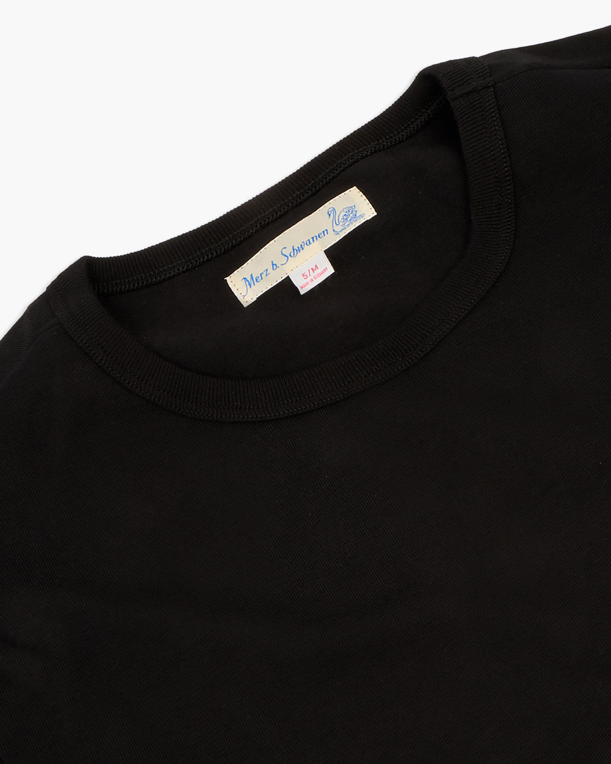 Merz b. Schwanen 2M15C Cropped Classic Fit 6.8oz Sturdy Jersey Tee - Black | Merz b. Schwanen T Shirts | JEANSTORE