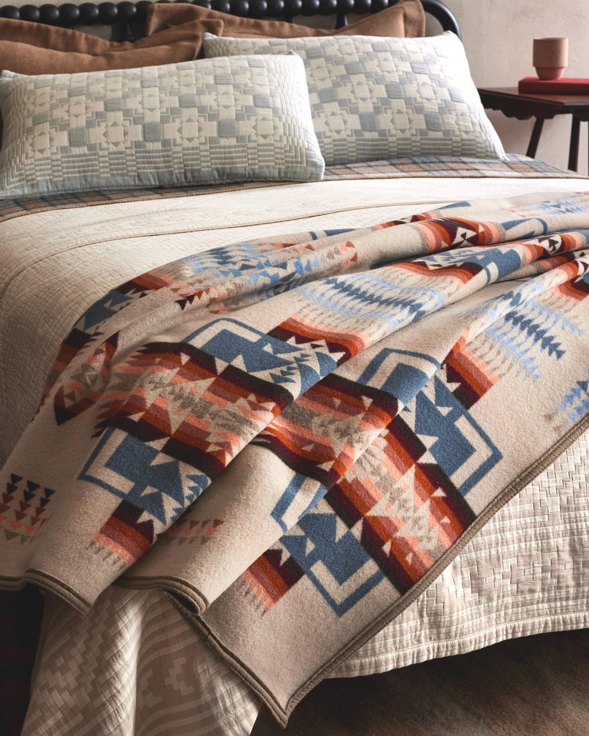 PENDLETON Chief Joseph Robe ブランケット Pendleton Chief Joseph Jacquard Robe Blanket - Rosewood