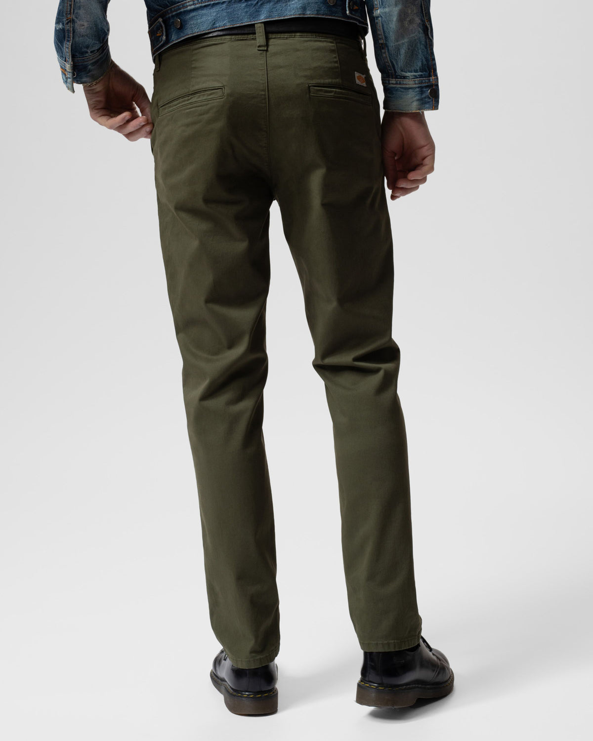 Nudie Easy Alvin Slim Tapered Mens Chinos - Olive | Nudie Jeans Chinos & Non-Denim Pants | JEANSTORE