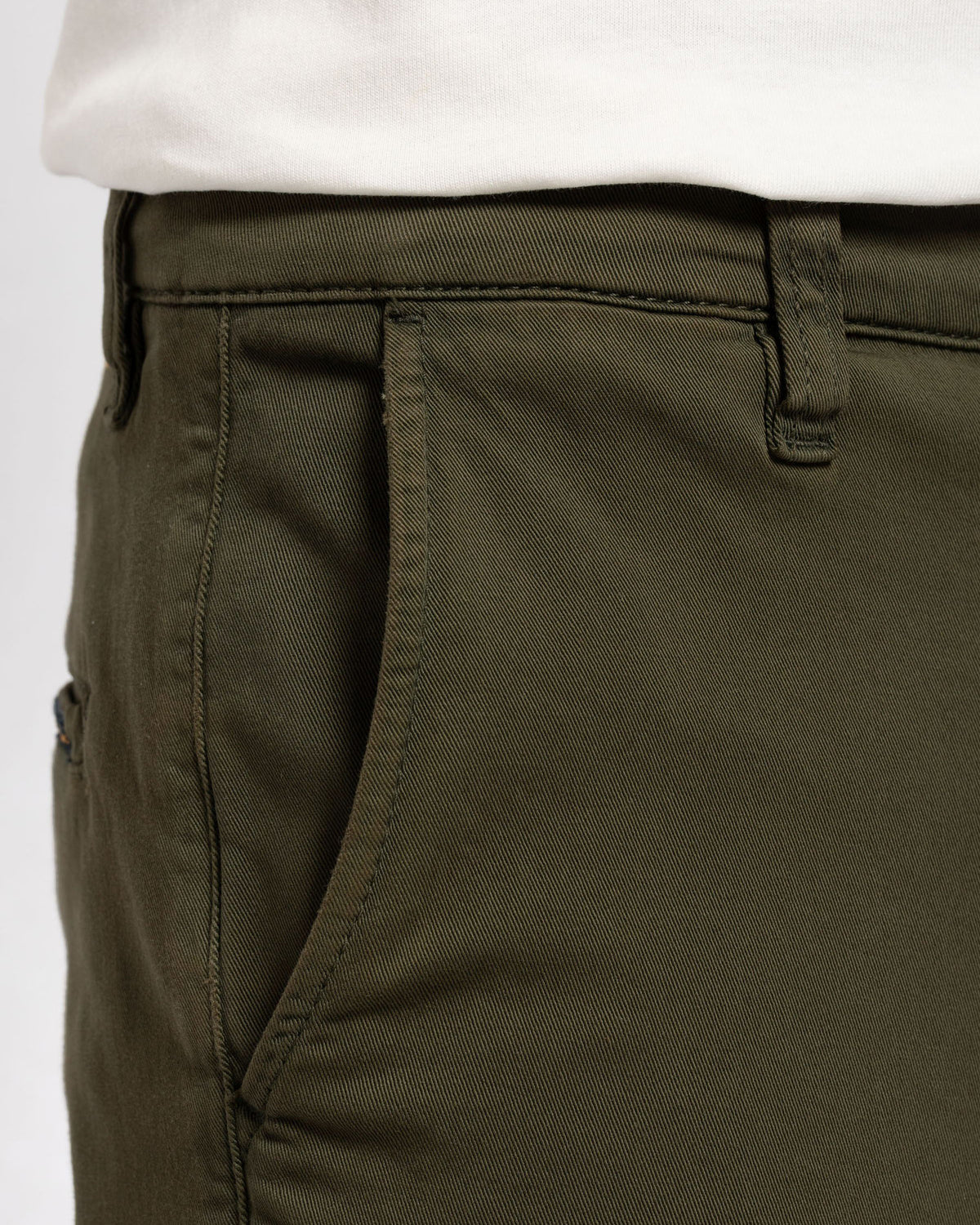 Nudie Easy Alvin Slim Tapered Mens Chinos - Olive | Nudie Jeans Chinos & Non-Denim Pants | JEANSTORE
