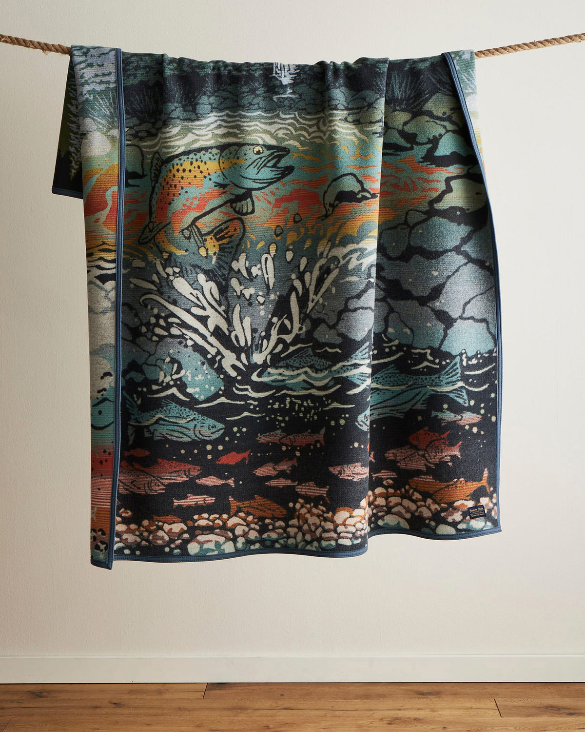 Pendleton Jacquard Napped Robe Wool Blanket - Salmon Falls | Pendleton Lifestyle | JEANSTORE