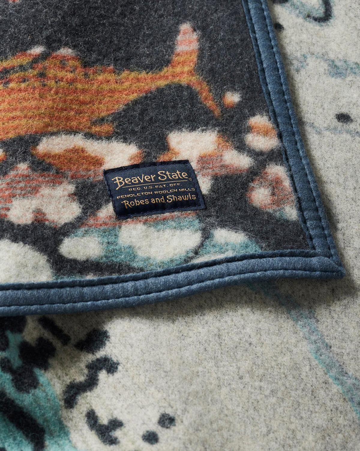 Pendleton Jacquard Napped Robe Wool Blanket - Salmon Falls | Pendleton Lifestyle | JEANSTORE