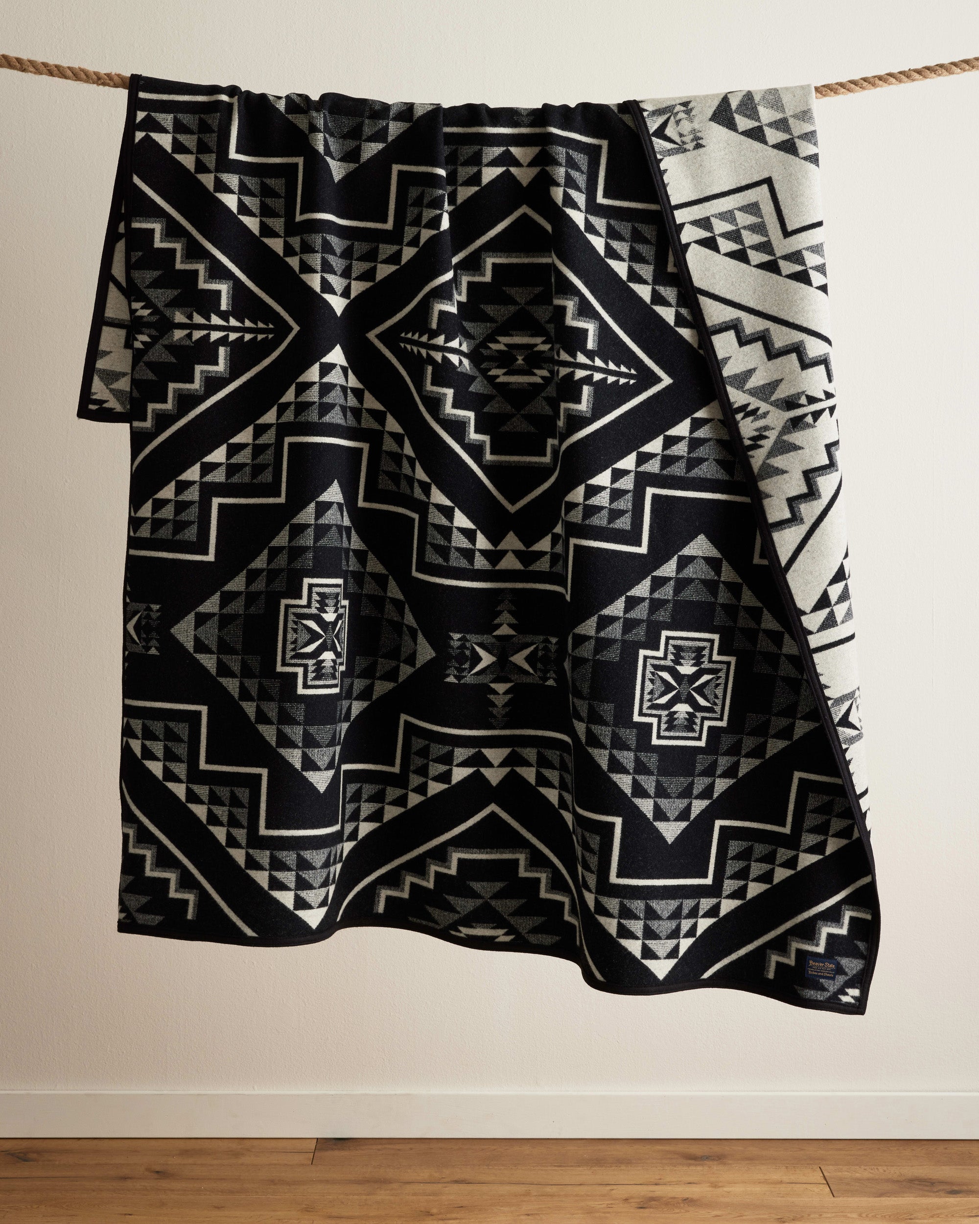 Pendleton Unnapped Robe Wool Blanket - Wyeth Trail | JEANSTORE