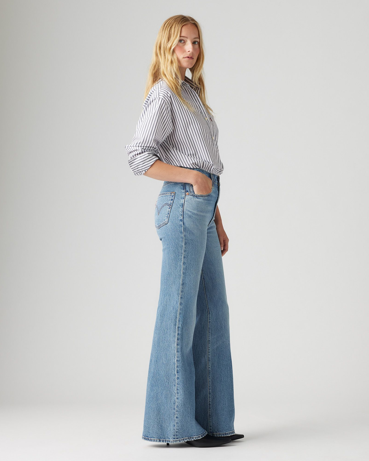 Levi's® Womens Ribcage Bells Flared Jeans - Next Saturday No Crease | Levi's® Jeans | JEANSTORE