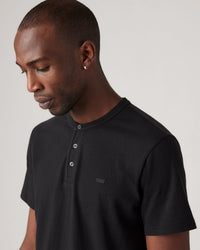 Levi's® S/S Housemark Henley - Mineral Black | Levi's® T Shirts | JEANSTORE