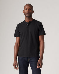 Levi's® S/S Housemark Henley - Mineral Black | Levi's® T Shirts | JEANSTORE