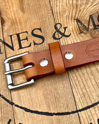 Barnes and Moore Slim Roller Harness Leather Belt - Harness Tan / Nickel | Barnes and Moore Belts | JEANSTORE