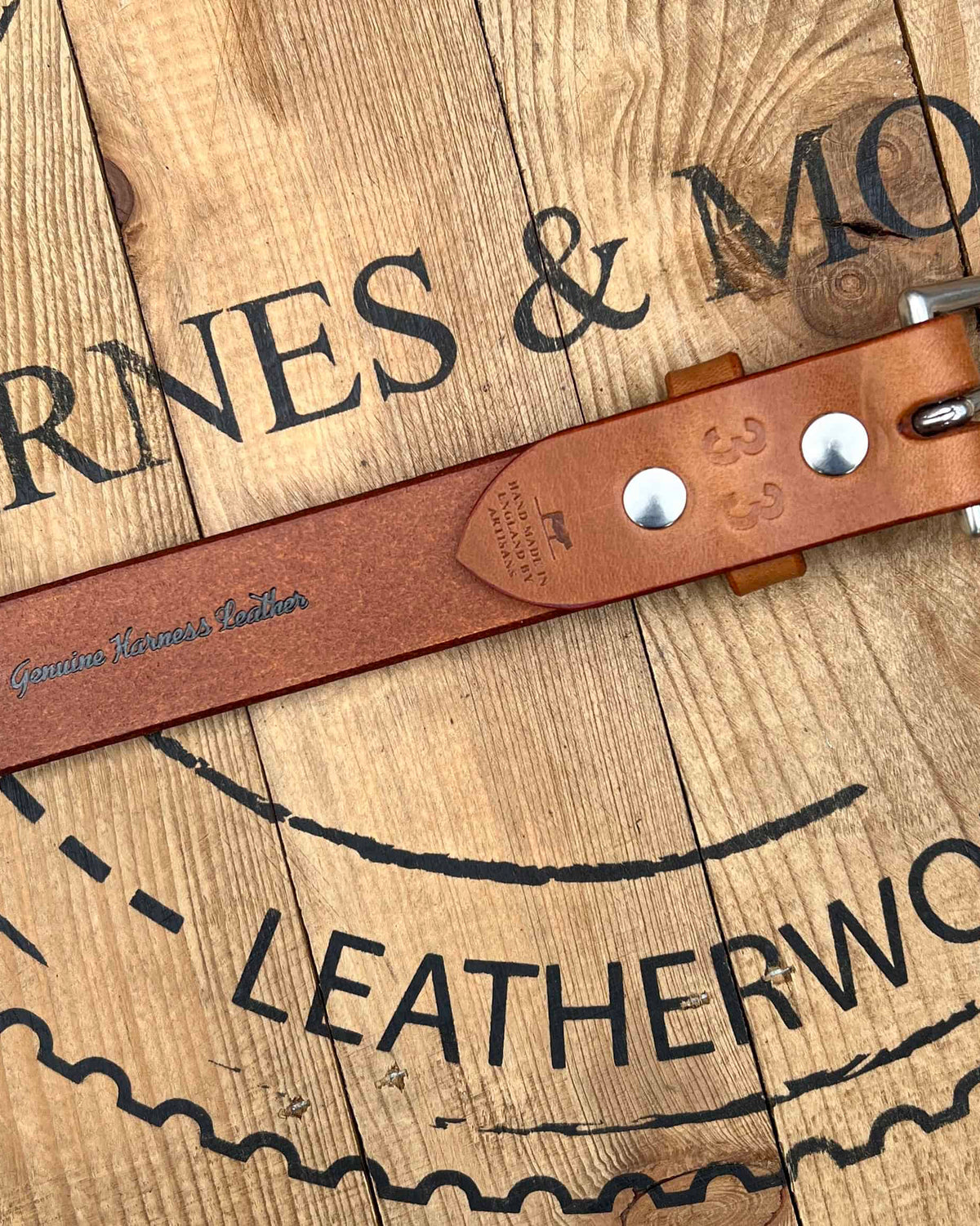 Barnes and Moore Slim Roller Harness Leather Belt - Harness Tan / Nickel | Barnes and Moore Belts | JEANSTORE