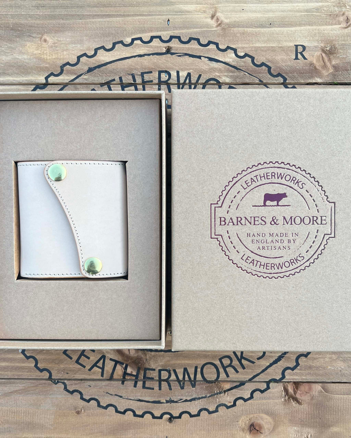 Barnes and Moore Sportsman Mid Leather Wallet - Silver Series Natural | Barnes and Moore Wallets & Key Fobs | JEANSTORE