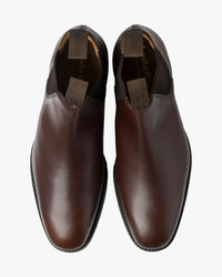 Loake 1880 Classic Chatsworth Chelsea Boot - Dark Brown Waxy / Dainite Sole | Loake Shoemakers Boots | JEANSTORE