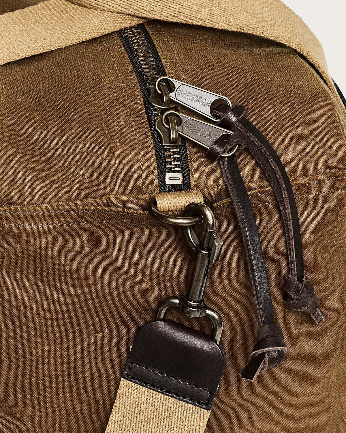 Filson Small Tin Cloth Duffle Bag - Dark Tan | Filson Bags | JEANSTORE