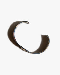 First Arrows BR-001 Silver 12mm Flat Hammered Plain Bangle w/ K18 - Medium | First Arrows Jewellery | JEANSTORE