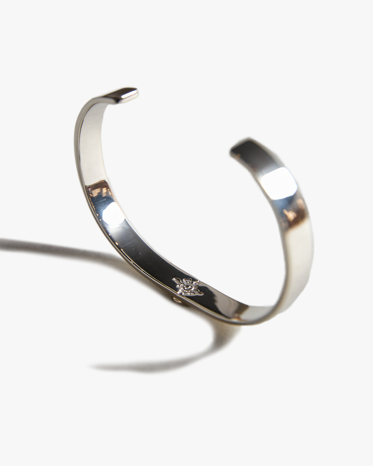 First Arrows BR-009 Silver 8mm Flat Hammered Plain Bangle w/ K18 - Large
