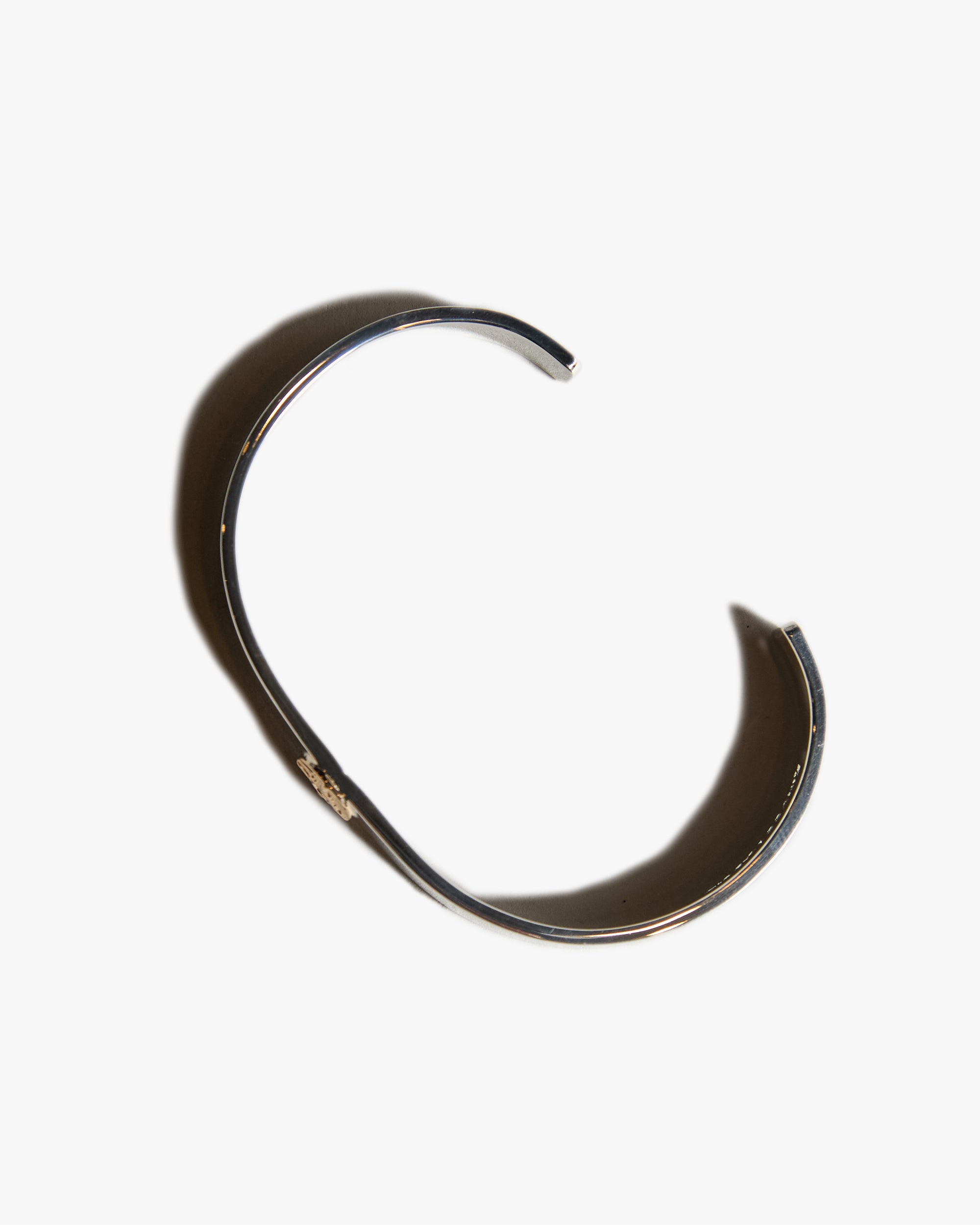 First Arrows BR-009 Silver 8mm Flat Hammered Plain Bangle w/ K18 - Med ...