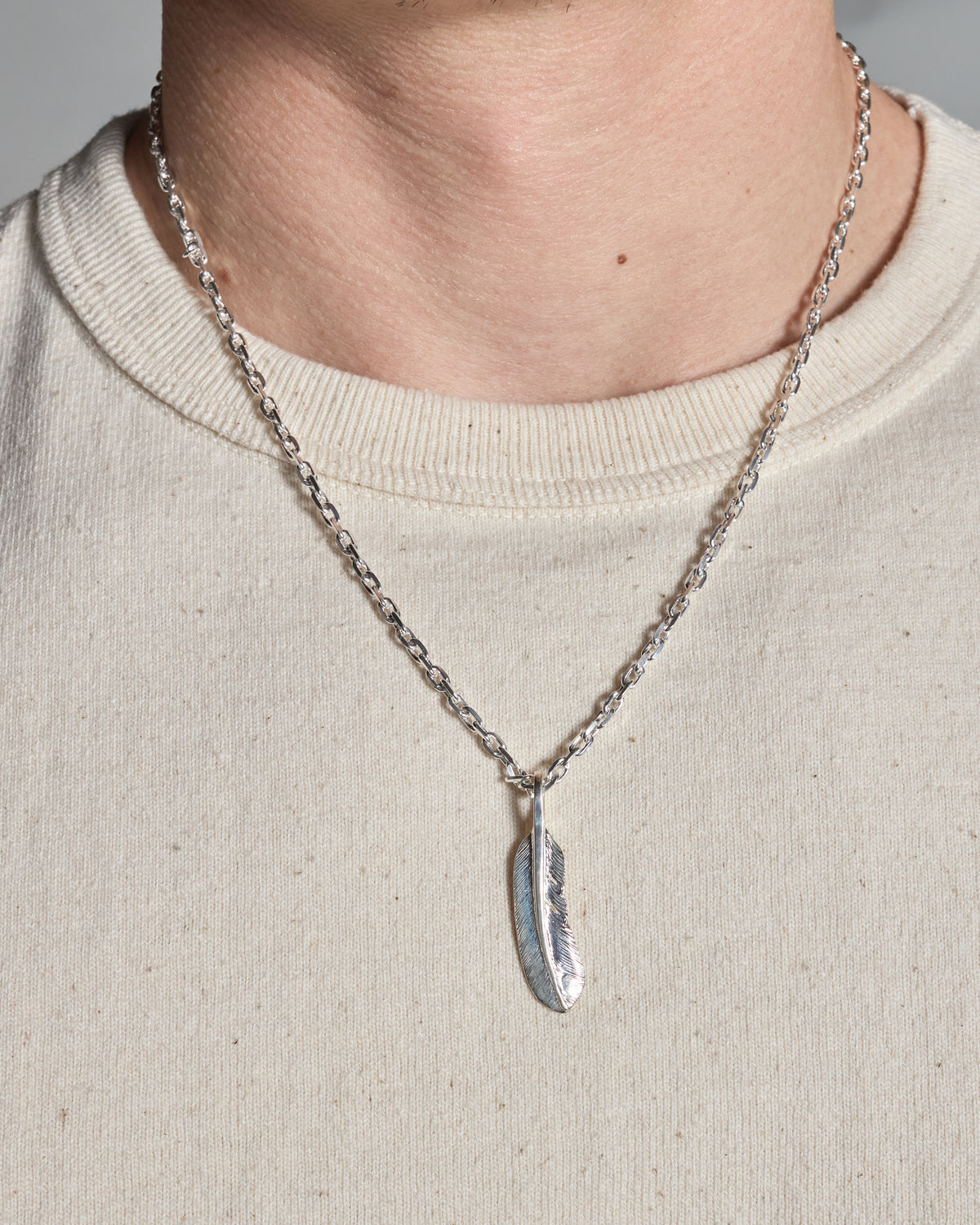 First Arrows O-063 Small Silver Chain & P-004R Small Silver Feather Pendant - 55cm
