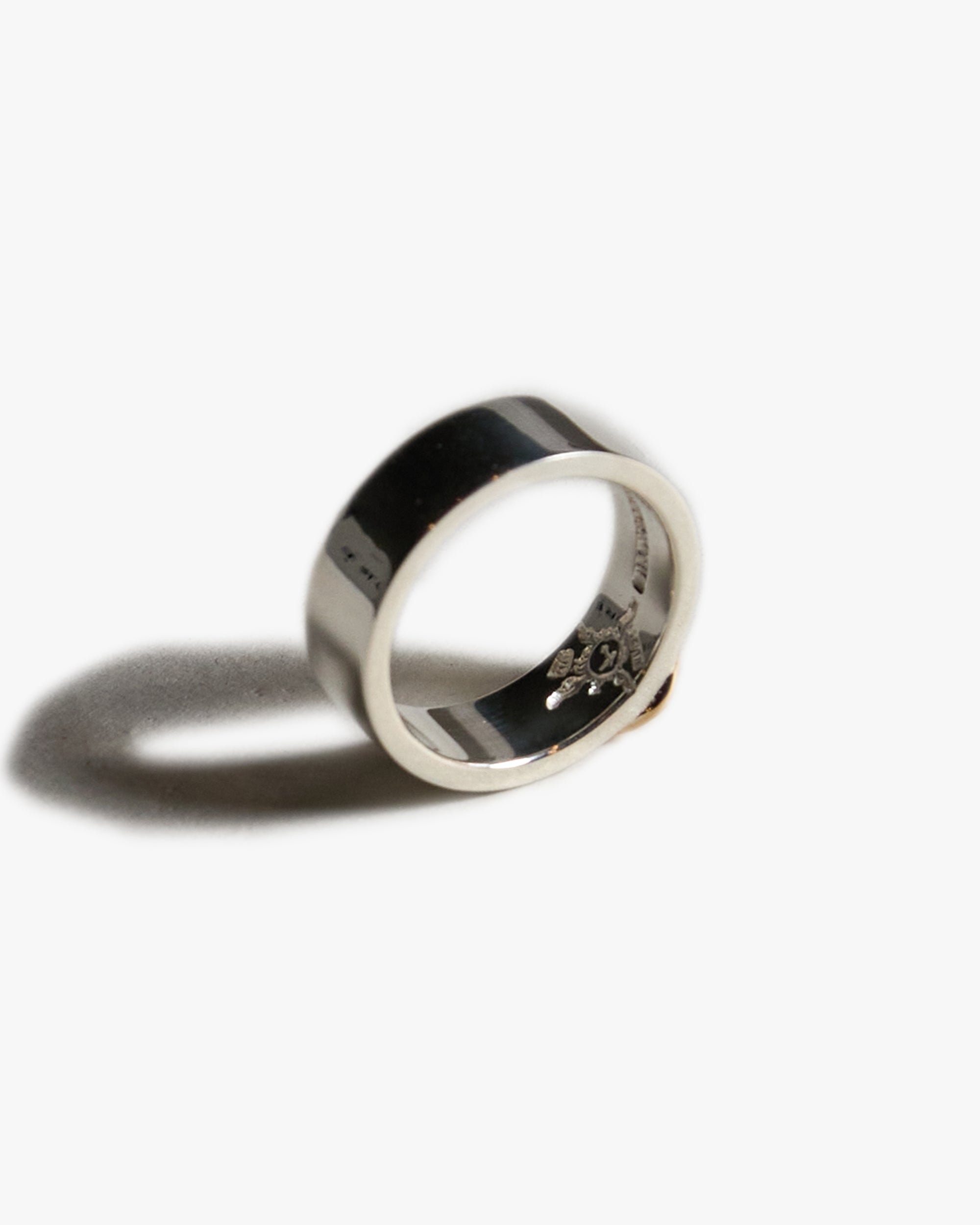 First Arrows R-001 Silver 8mm Flat Hammered Plain Ring w/ K18 - #22 | First Arrows Miscellaneous | JEANSTORE