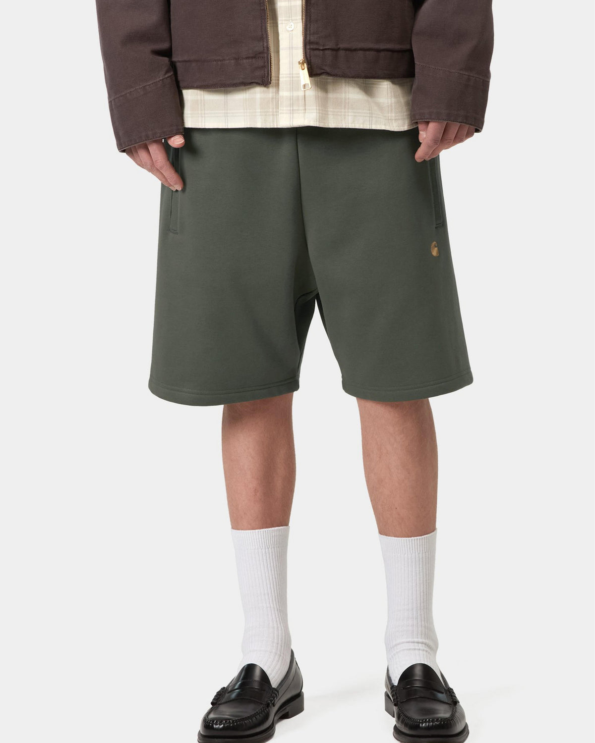 Carhartt WIP Chase Sweat Shorts - Leaf / Gold | Carhartt WIP Shorts | JEANSTORE