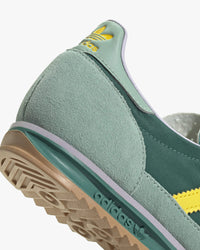 adidas womens sl72 og trainers green with yellow stripes heel detail at an angle