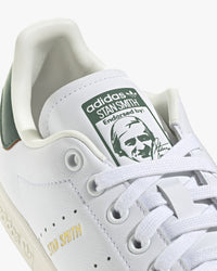 adidas stan smith trainers green heel tab and lace detail close up