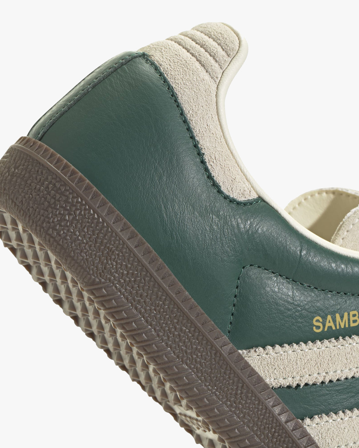 adidas samba og trainers green white at an angle showing heel and gum sole