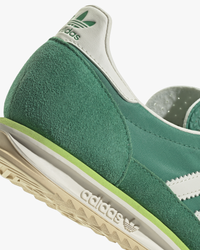 adidas womens sl72 og trainers green and white with gum sole detail at an angle