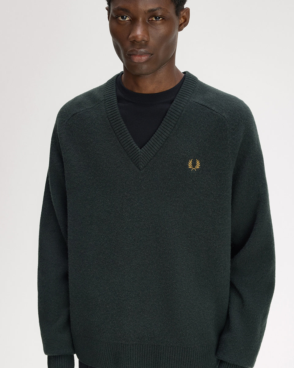 Fred Perry Saddle Sleeve V Neck Sweater - Night Green