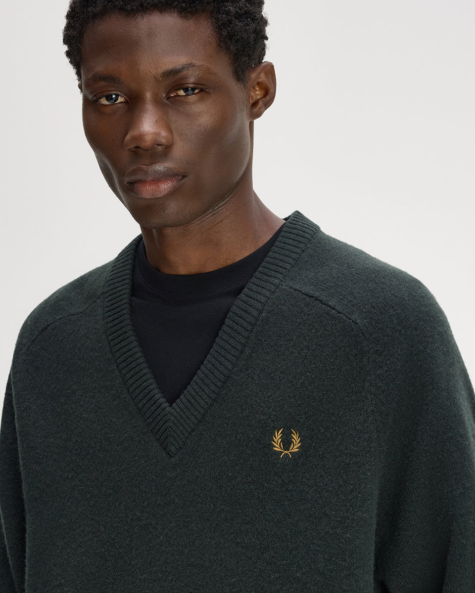Fred Perry Saddle Sleeve V Neck Sweater - Night Green