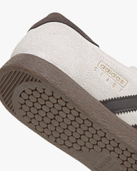 adidas stadt trainers gum sole detail from below at an angle