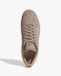 Adidas Gazelle - Chalky Brown / Magic Beige / Gum | Adidas Originals Trainers | JEANSTORE