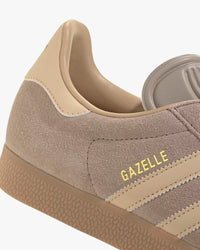 Adidas Gazelle - Chalky Brown / Magic Beige / Gum | Adidas Originals Trainers | JEANSTORE