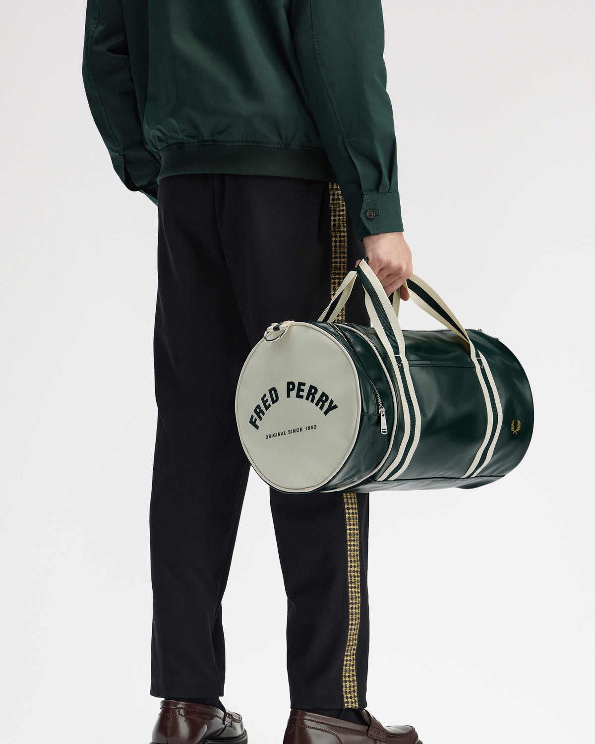 Fred Perry Classic Barrel Bag - Grassroots / Ecru | Fred Perry Bags | JEANSTORE