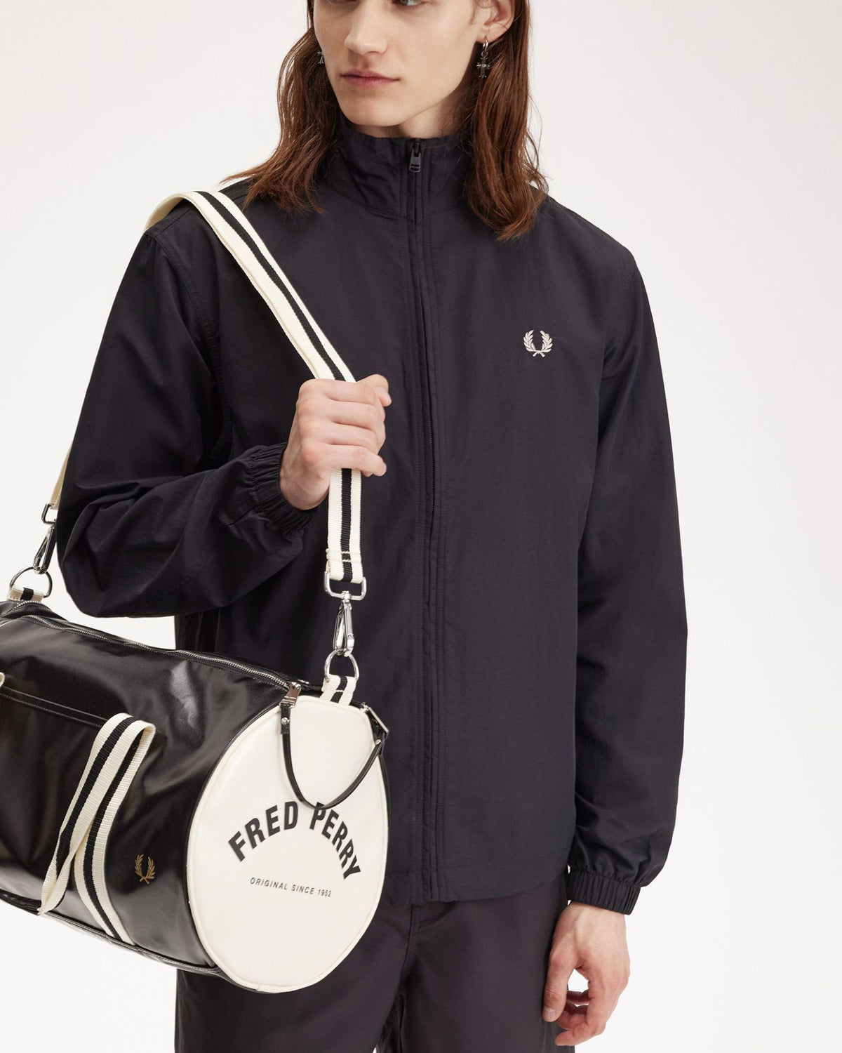 Fred Perry Classic Barrel Bag - Black / Ecru | Fred Perry Bags | JEANSTORE