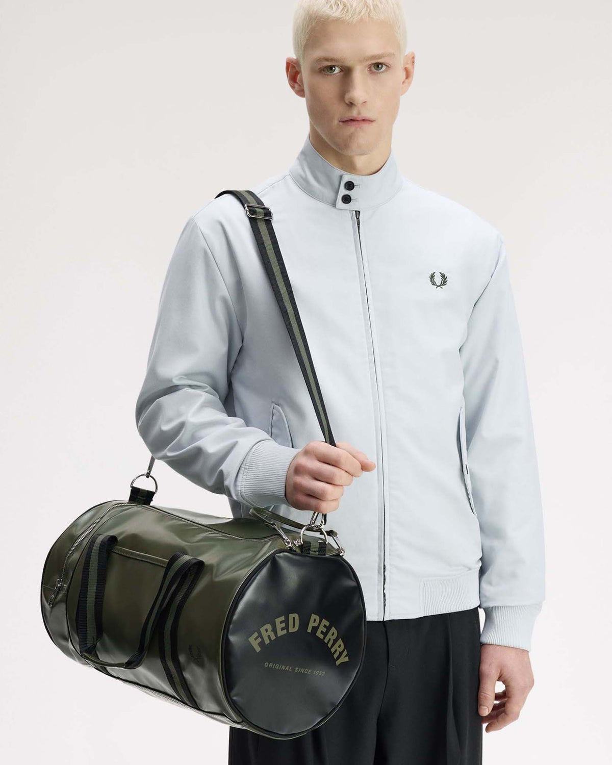 Fred Perry Classic Barrel Bag - Laurel Wreath Green / Black