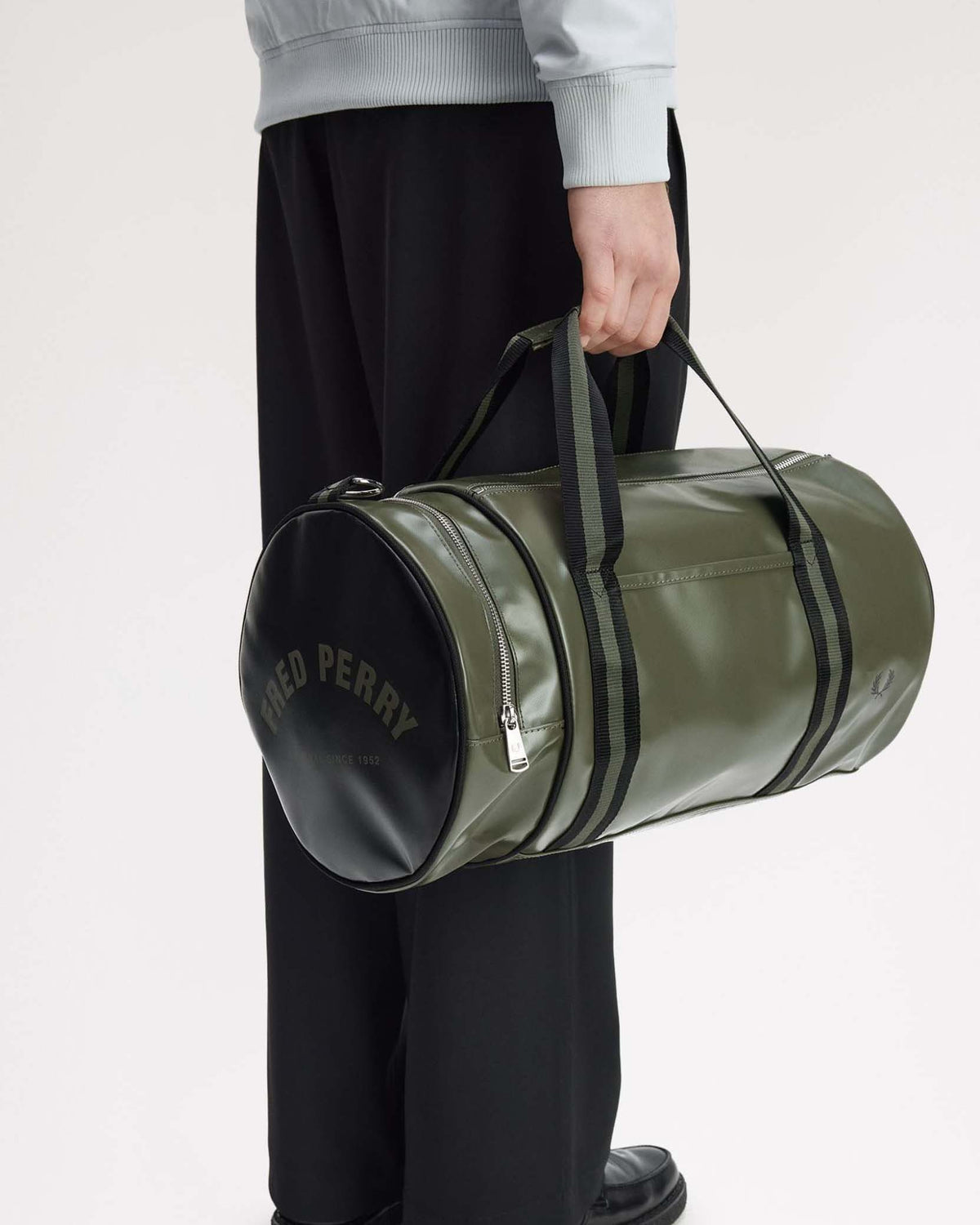 Fred Perry Classic Barrel Bag - Laurel Wreath Green / Black
