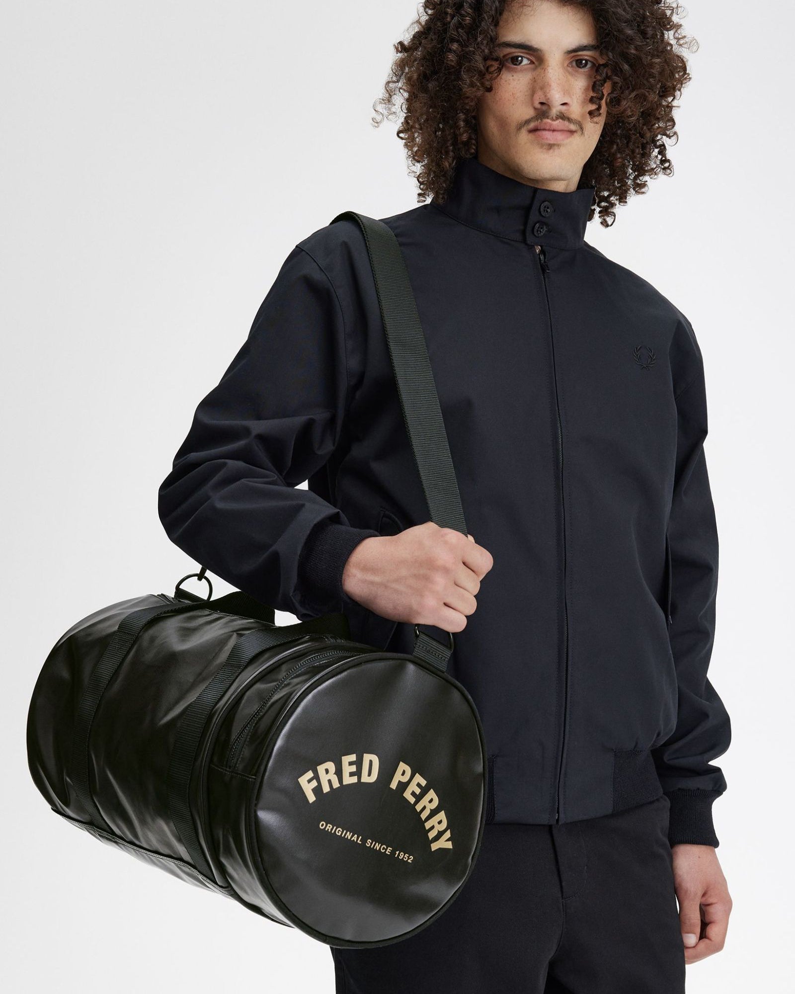 限定価格★Fred Perry Tonal Classic Barrel Bag Fred Perry Tonal Classic Barrel Bag - Black / Gold