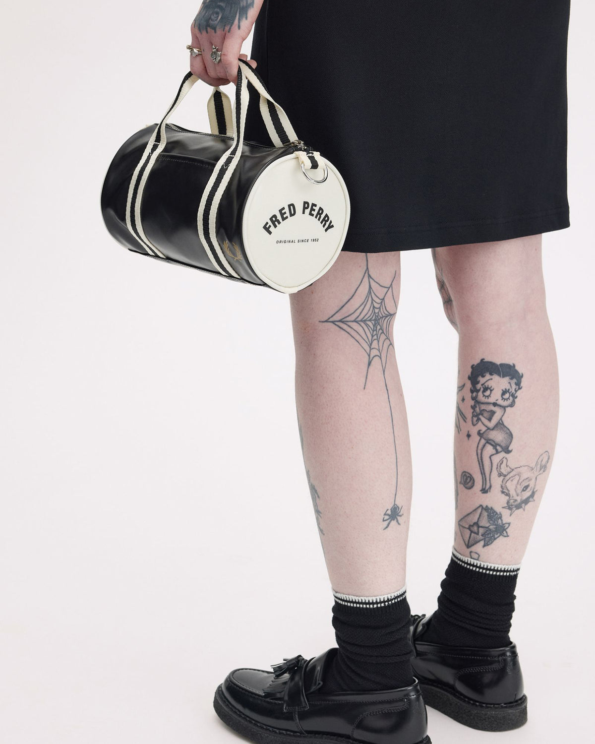 Fred Perry Classic Mini Barrel Bag - Black / Ecru | Fred Perry Bags | JEANSTORE