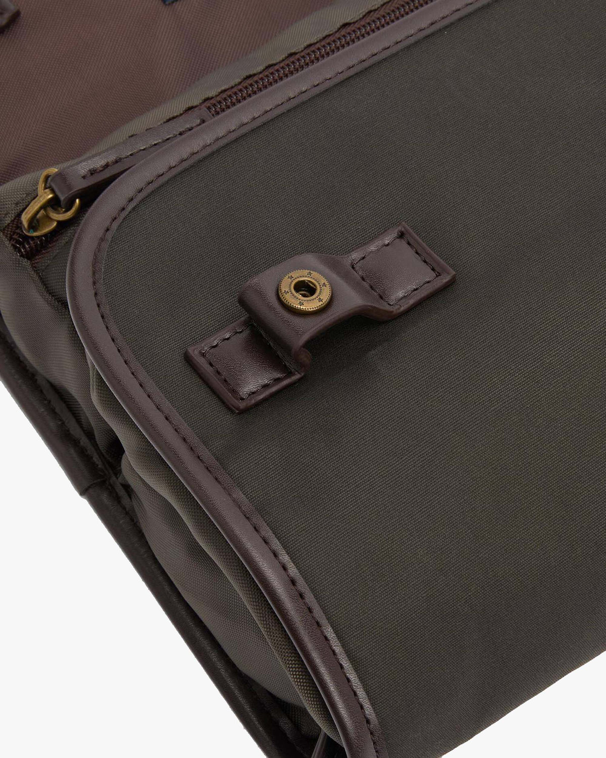 Barbour Heritage Waxed Hanging Washbag - Olive / Beacon