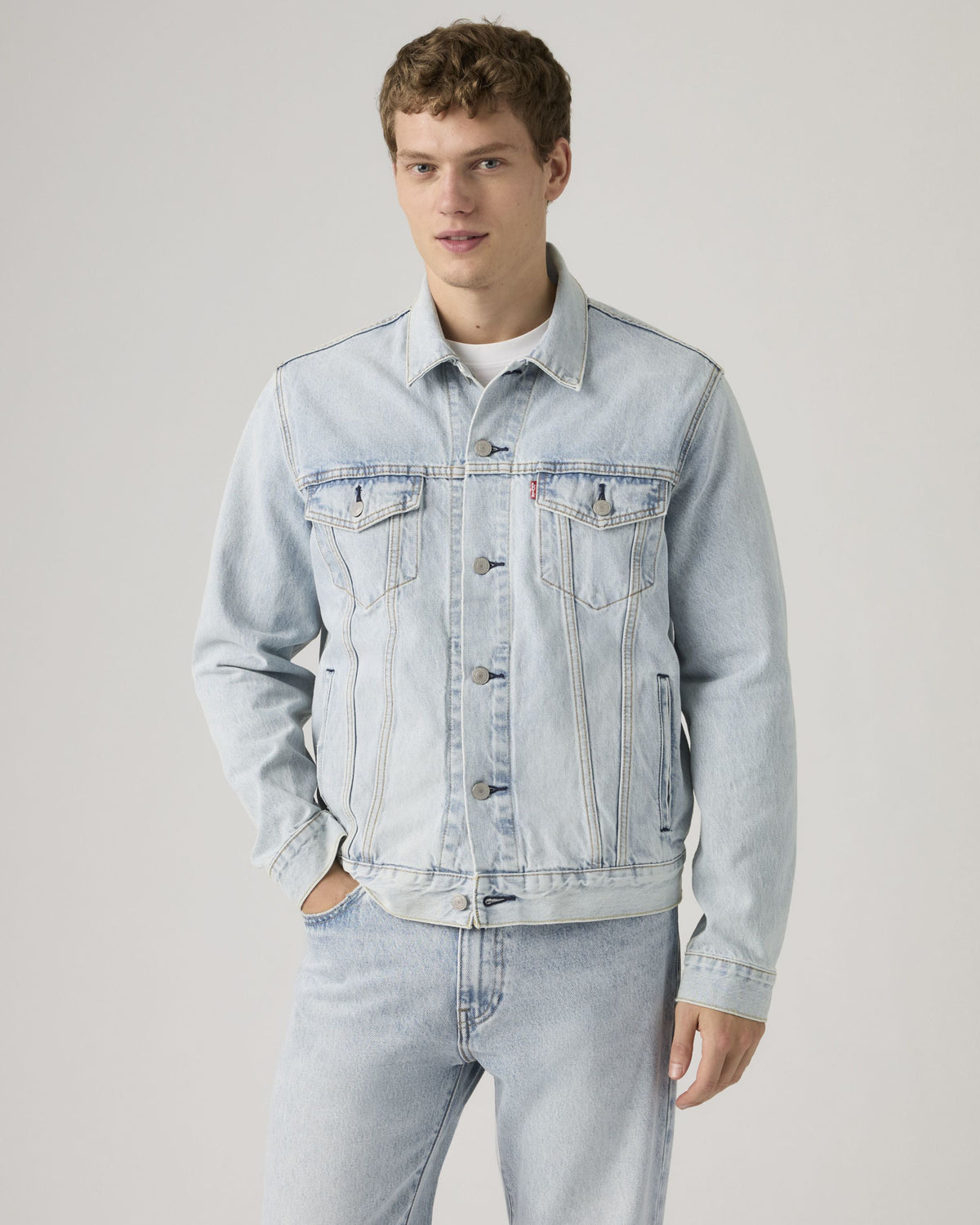 Levi's® Trucker Denim Jacket - Into The Light | Levi's® Jackets & Coats | JEANSTORE
