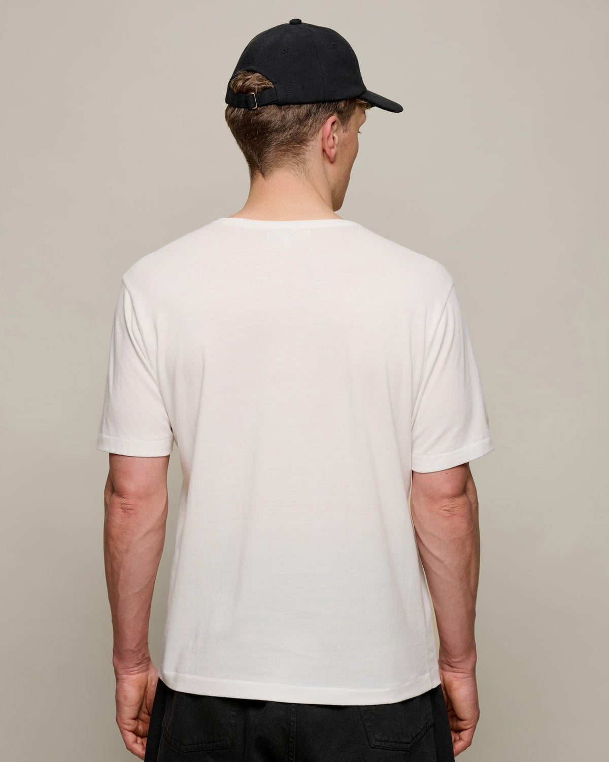 Merz b. Schwanen PIMATEE01V 4.1oz Soft Pima Cotton Relaxed V-Neck Tee - White | Merz b. Schwanen T Shirts | JEANSTORE