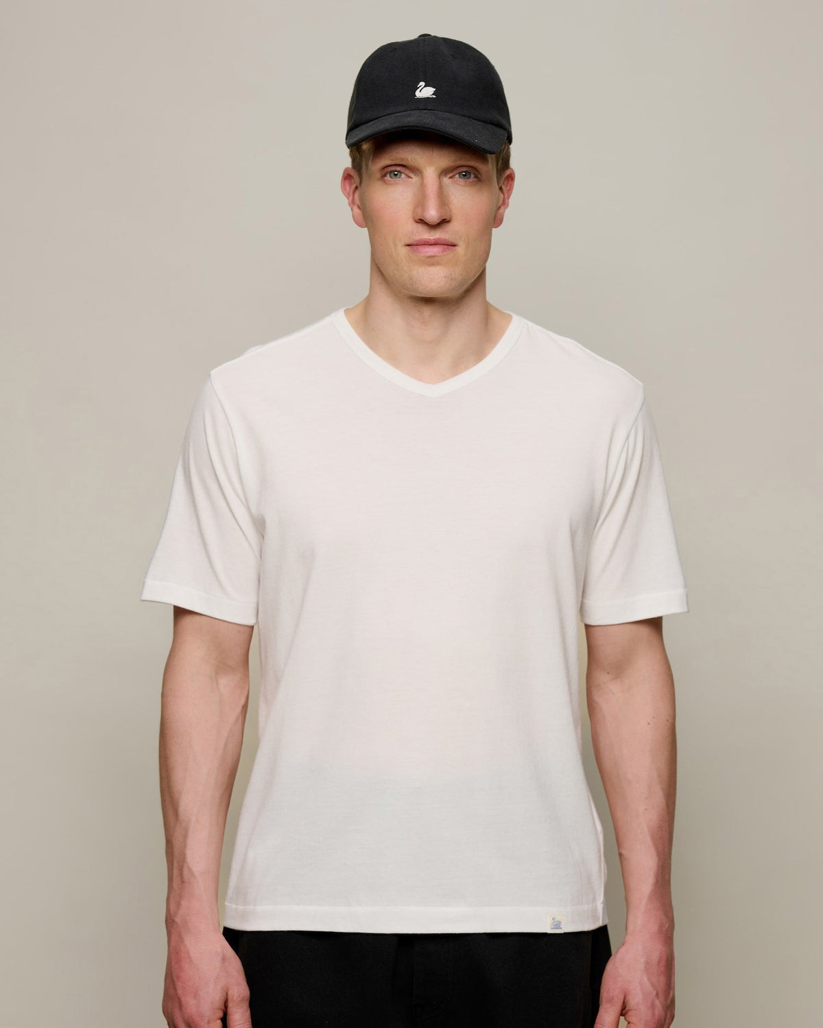 Merz b. Schwanen PIMATEE01V 4.1oz Soft Pima Cotton Relaxed V-Neck Tee - White | Merz b. Schwanen T Shirts | JEANSTORE