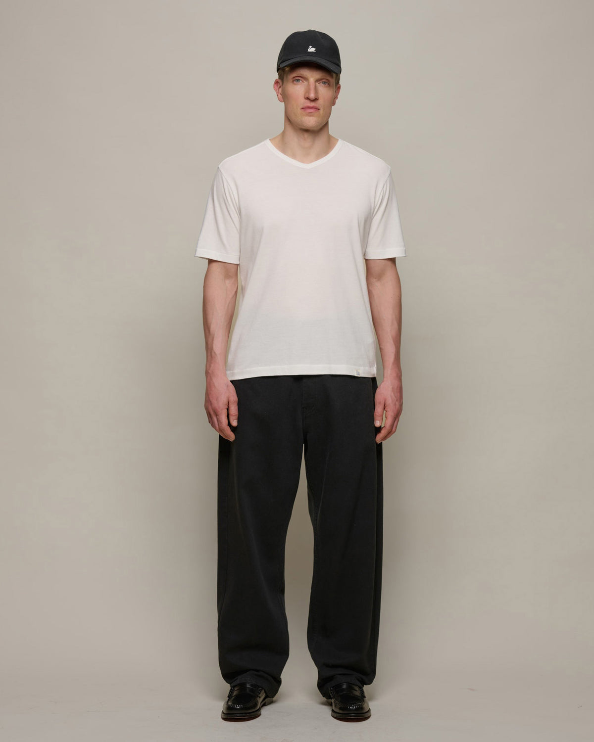 Merz b. Schwanen PIMATEE01V 4.1oz Soft Pima Cotton Relaxed V-Neck Tee - White | Merz b. Schwanen T Shirts | JEANSTORE