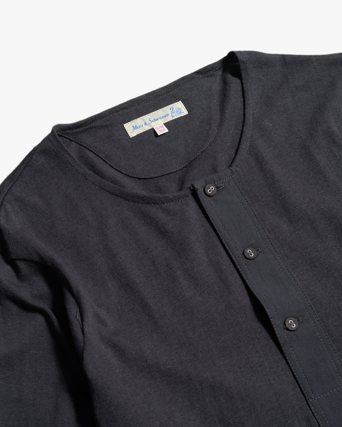 Merz b. Schwanen Originals 102 Loopwheeled Henley - Charcoal | Merz b. Schwanen T Shirts | Jeanstore
