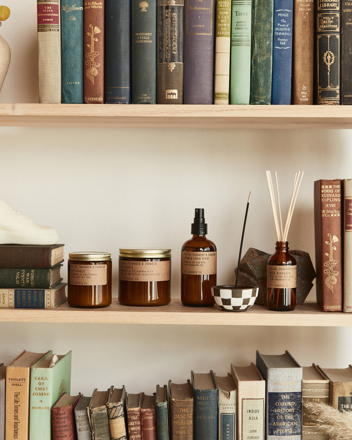 P.F. Candle Co. Room & Linen Spray Large - Teakwood & Tobacco | P.F. Candle Co. Miscellaneous | JEANSTORE