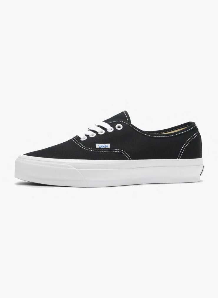 Black and white original vans hotsell