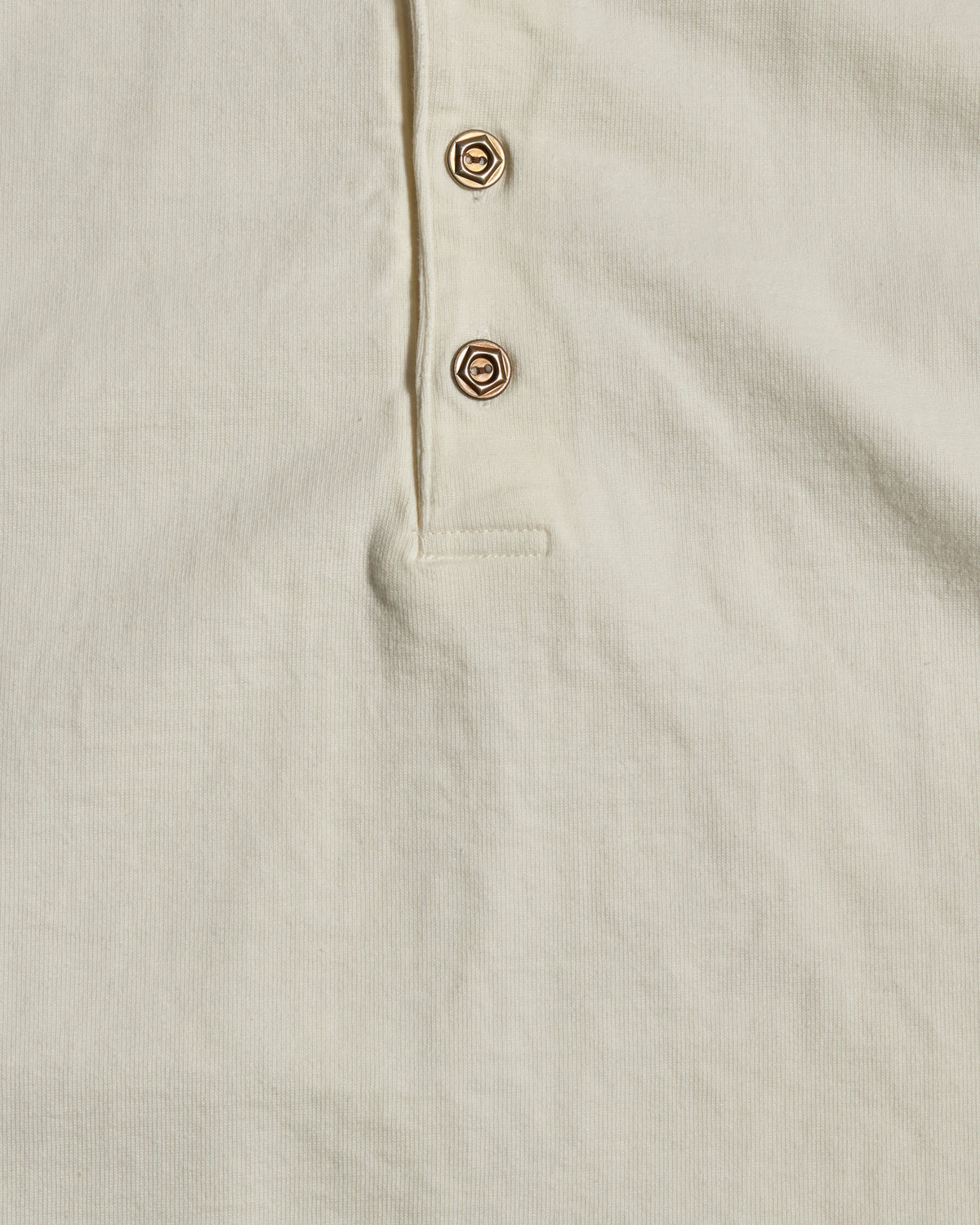 Studio D'Artisan 8174 Suvin Gold Seamless Henley - White | Studio D'Artisan T Shirts | Jeanstore