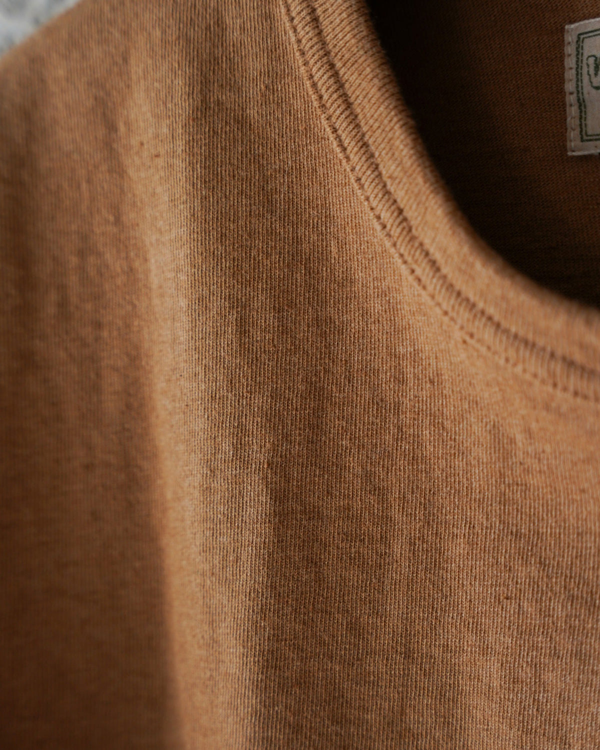 Wonder Looper Foxfibre® Tsuriami Crew Neck Tee - Coyote 70 | Wonder Looper T Shirts | JEANSTORE