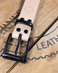 Barnes and Moore Garrison Leather Belt - Natural / Black | Barnes and Moore Belts | JEANSTORE