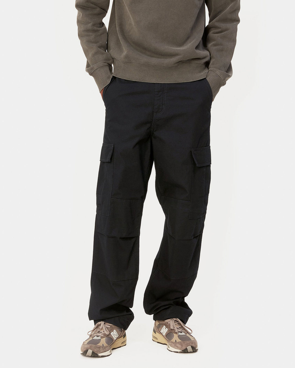 Carhartt WIP Regular Cargo Pant - Black Rinsed | Carhartt WIP Chinos & Non-Denim Pants | JEANSTORE